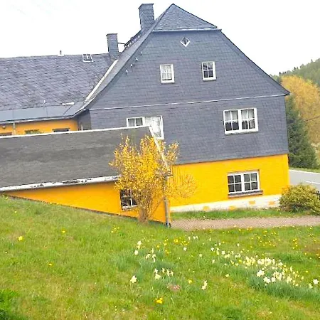 Spacious In With Garden *