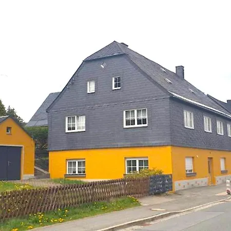 Spacious In With Garden Ferienhaus
