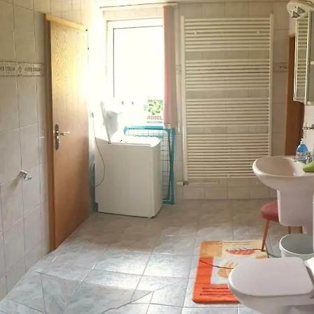 Spacious In With Garden Ferienhaus *